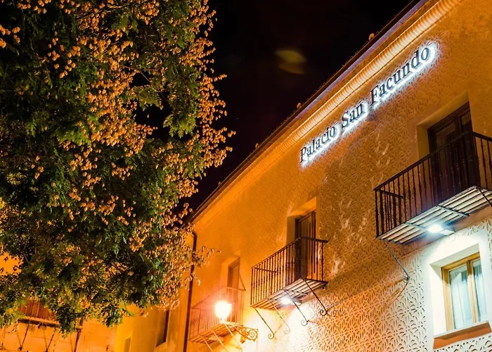 Palacio San Facundo Πανσιόν 2*