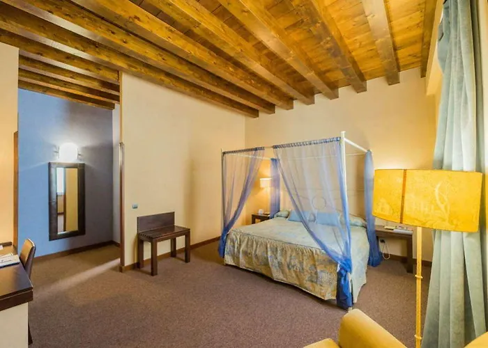 Palacio San Facundo 2* Segovia